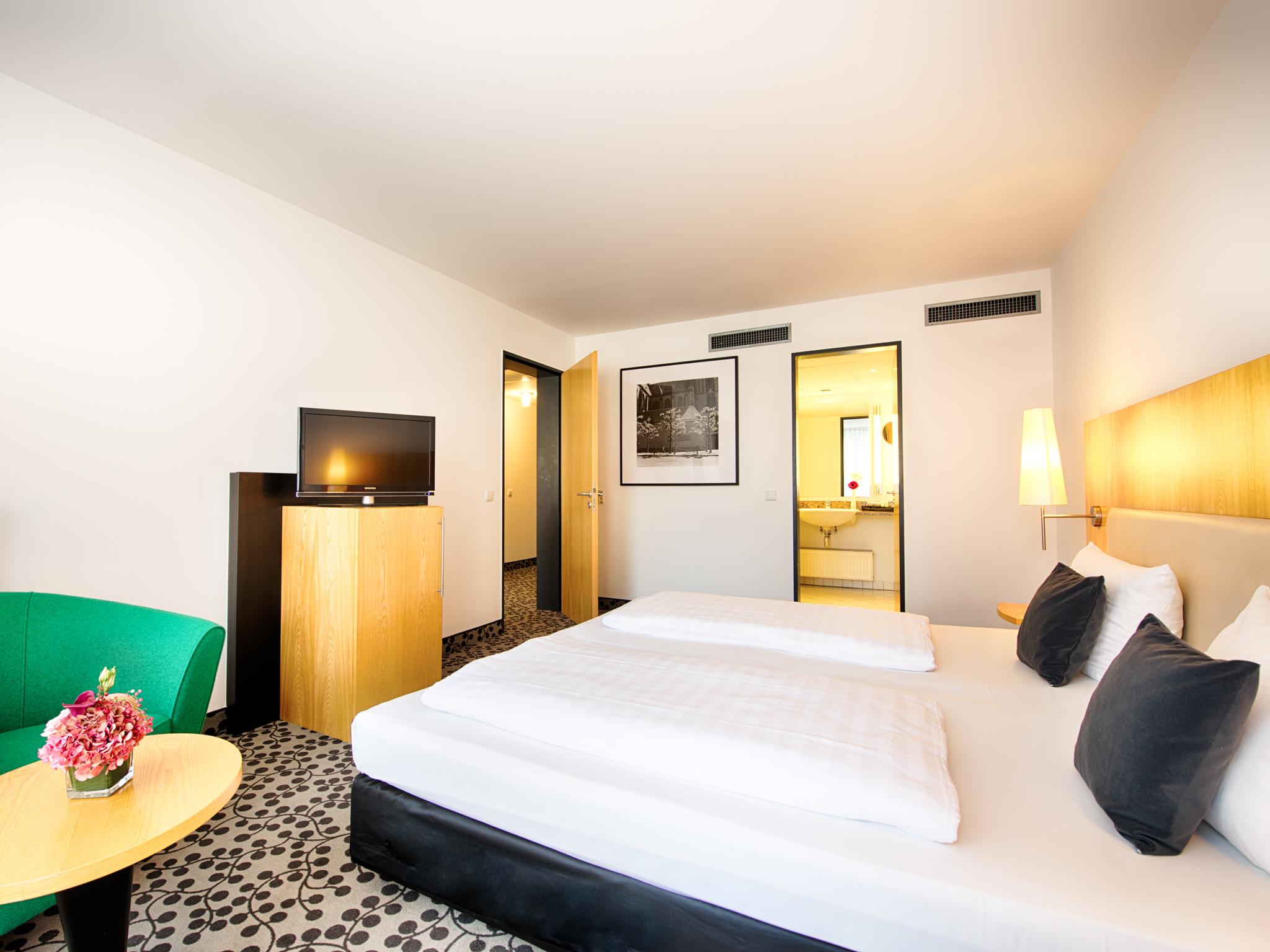 Achat Hotel Offenbach Plaza Bagian luar foto