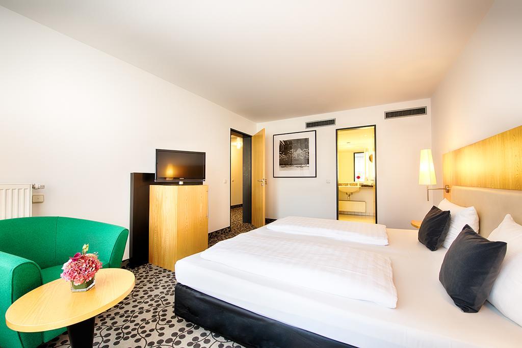 Achat Hotel Offenbach Plaza Bagian luar foto